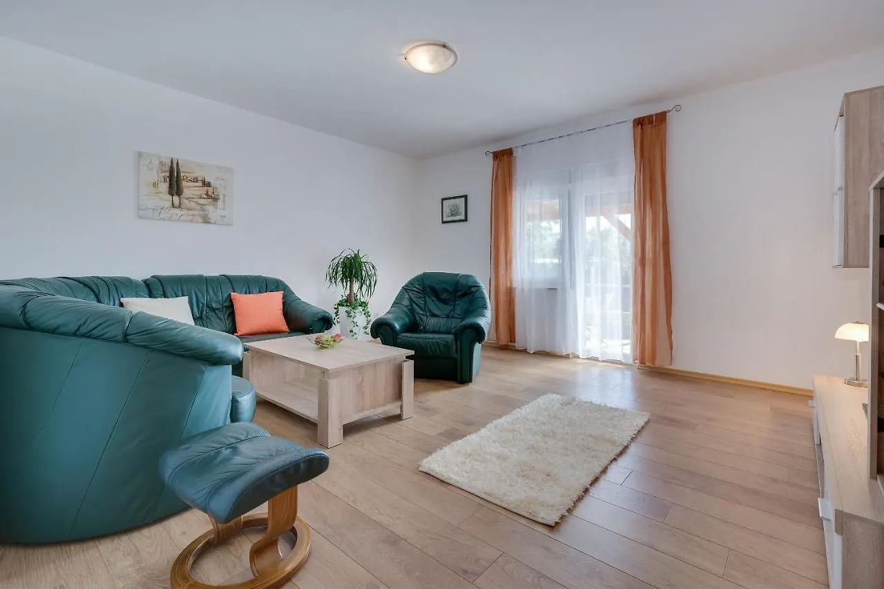 Apartment Twisting By The Private Pool Zadar