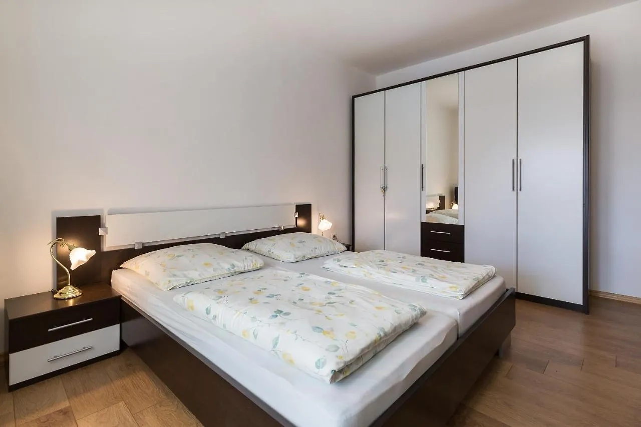 Apartment Twisting By The Private Pool Zadar