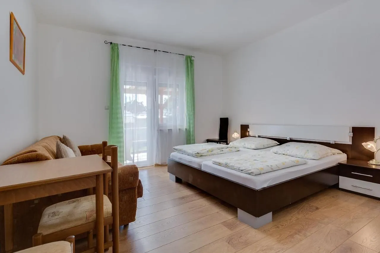 Apartment Twisting By The Private Pool Zadar