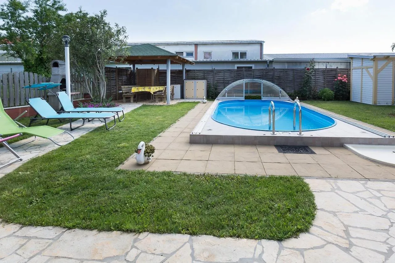 Apartment Twisting By The Private Pool Zadar Croatia
