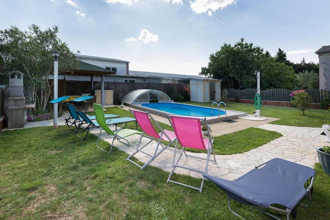 Apartment Twisting By The Private Pool Zadar