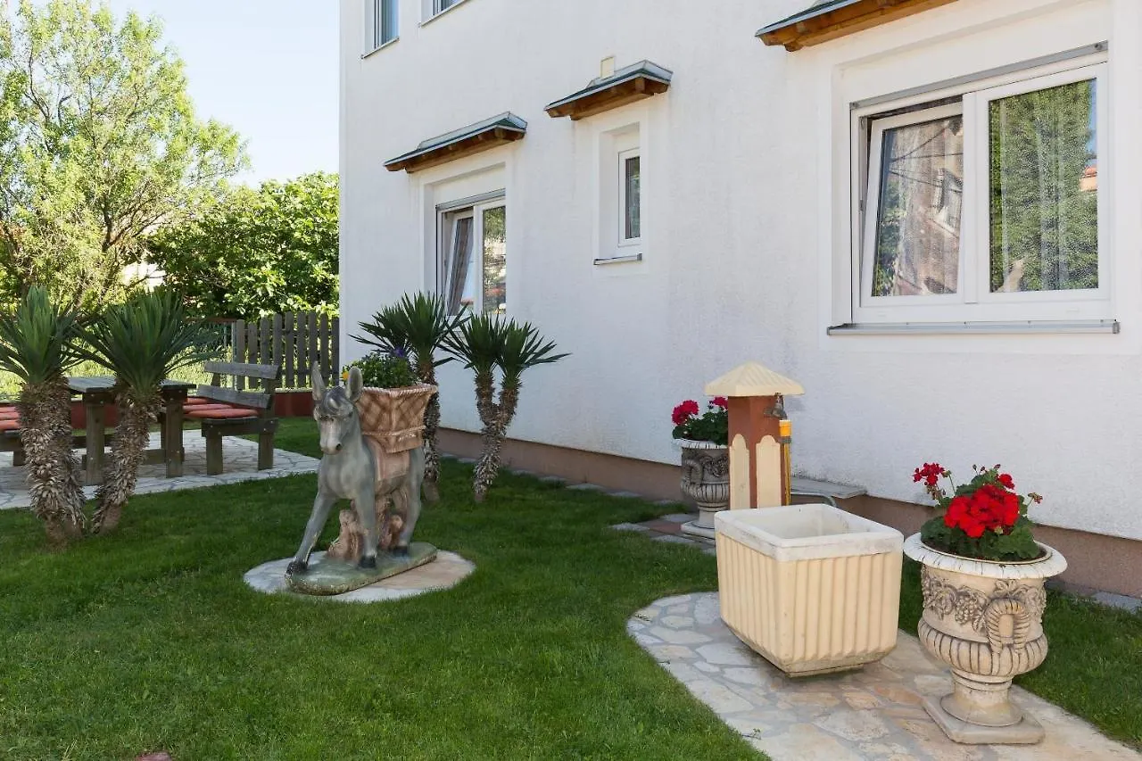 Apartment Twisting By The Private Pool Zadar