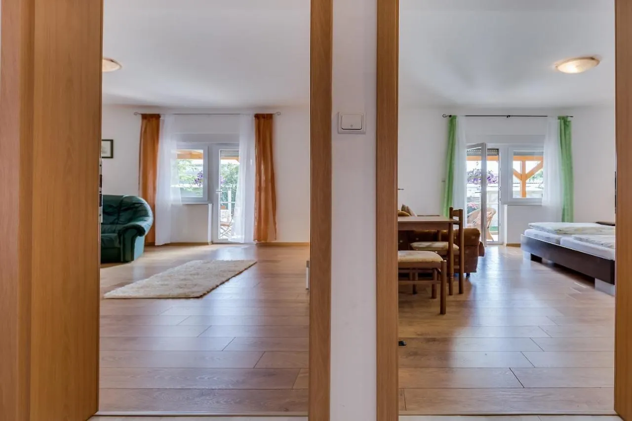 Apartment Twisting By The Private Pool Zadar