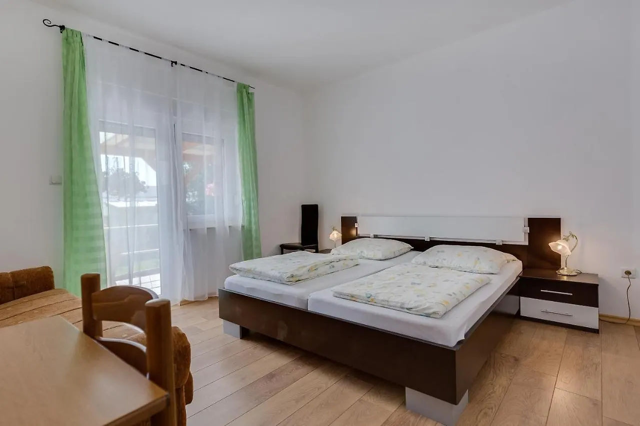 Apartment Twisting By The Private Pool Zadar