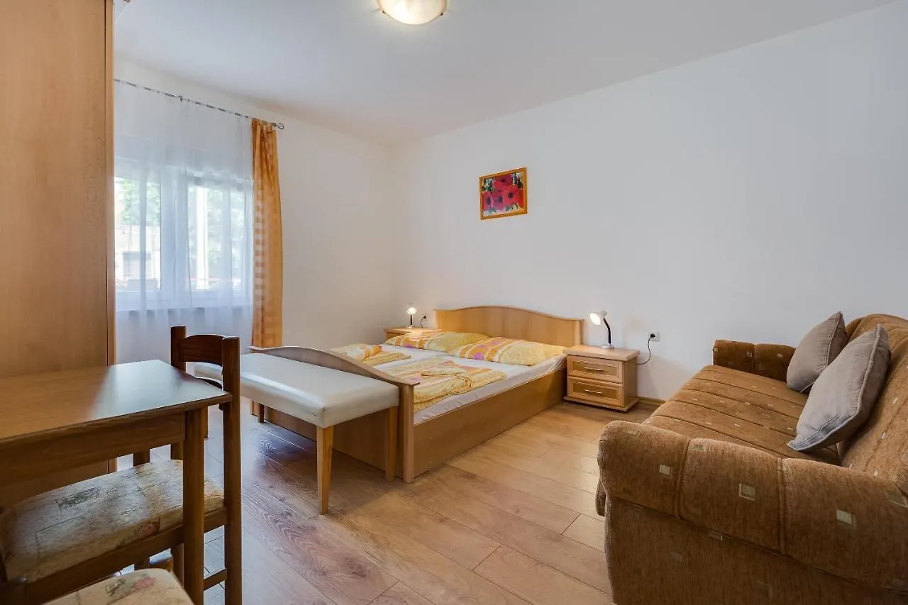 Apartment Twisting By The Private Pool Zadar