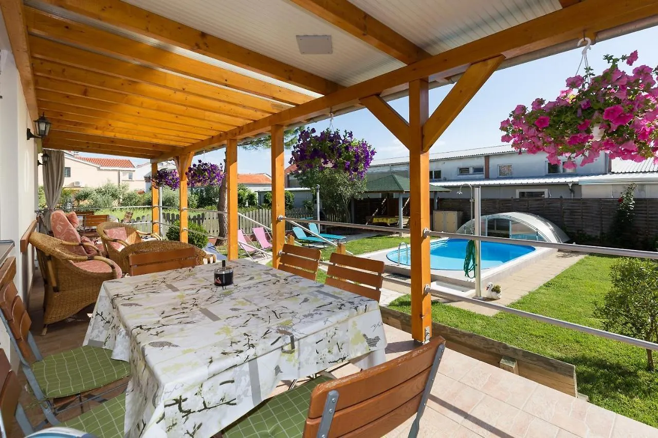 Apartment Twisting By The Private Pool Zadar