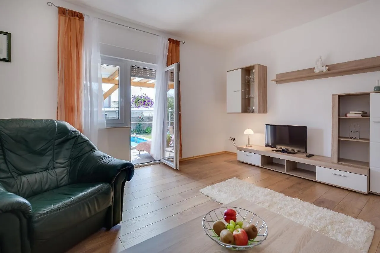 Apartment Twisting By The Private Pool Zadar