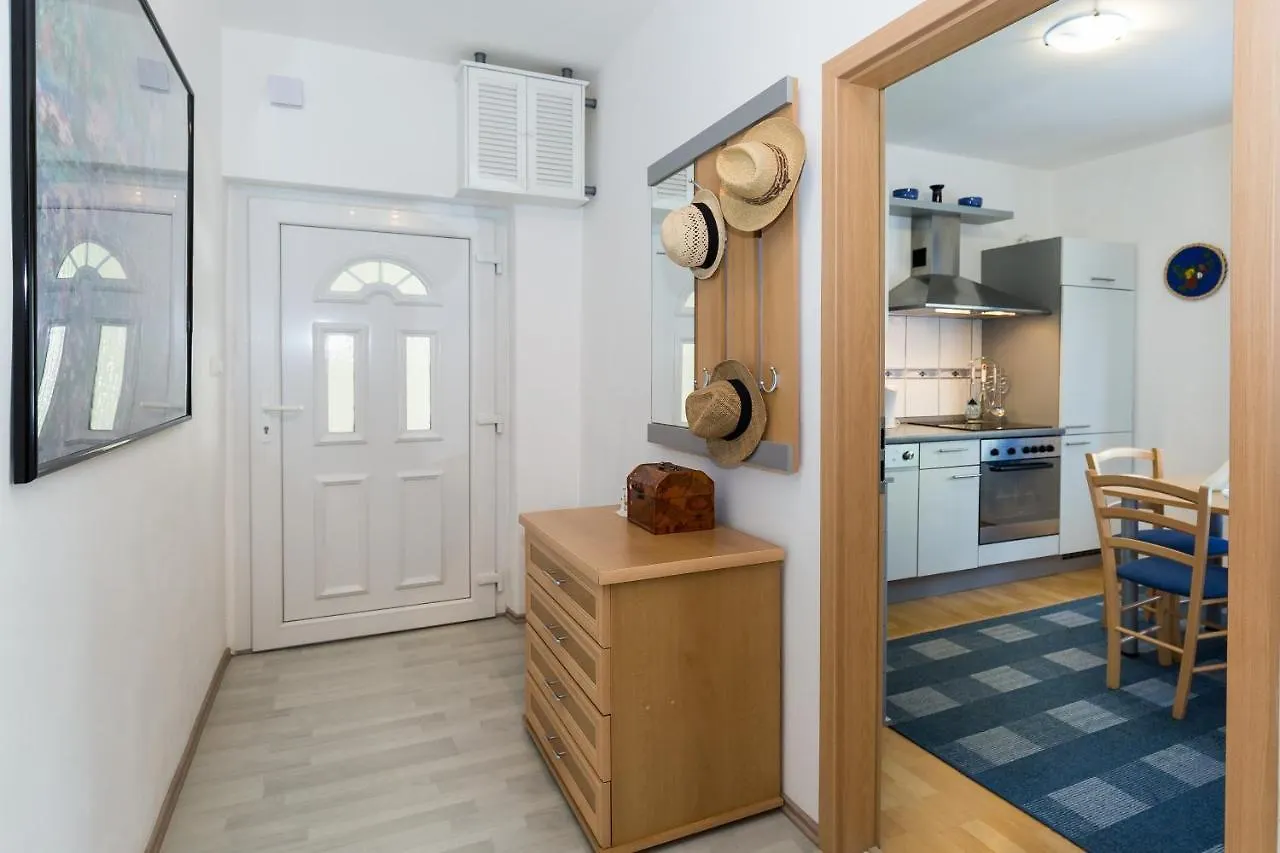 Apartment Twisting By The Private Pool Zadar